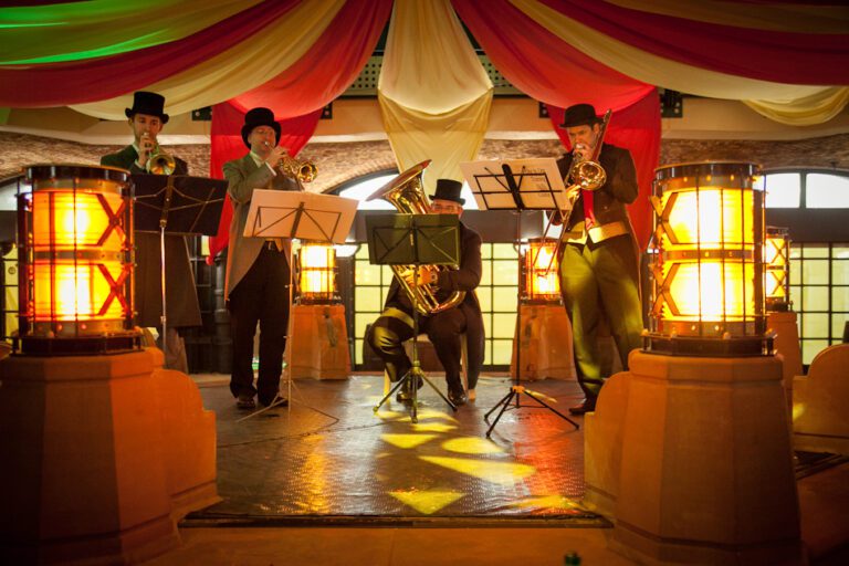 Ceiling draping with a band tobacco docks
