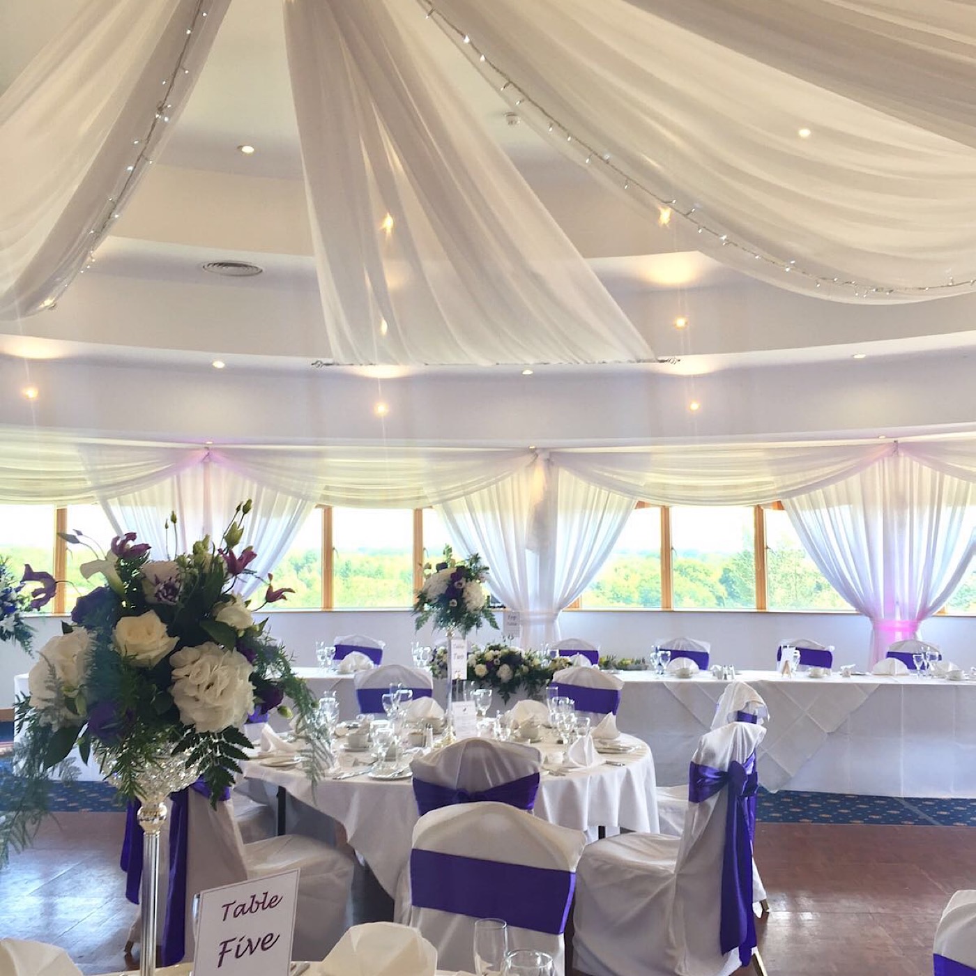 Wedding draping with window drapes in white {{brizy_dc_image_alt imageSrc=