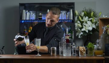Ansis flair cocktail barmen