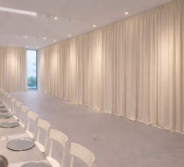 White decorative wall drapes for weddings and events {{brizy_dc_image_alt imageSrc=